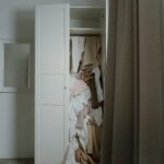 Schranktüren, die atmen: Hygroaktive Lehmwaben-Fronten gegen Muff – stromlos, leise, nachhaltig