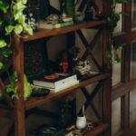 Lehm-Bücherregale mit PCM: Das Möbel, das Räume kühlt, entfeuchtet und leiser macht